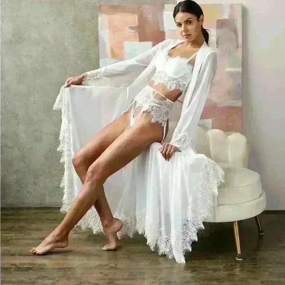 Bridal Garter Scallop Lace Rigel  by Less Is Amor - Picture 4 of 5